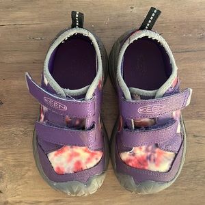Keen size 9 toddler hiking shoes